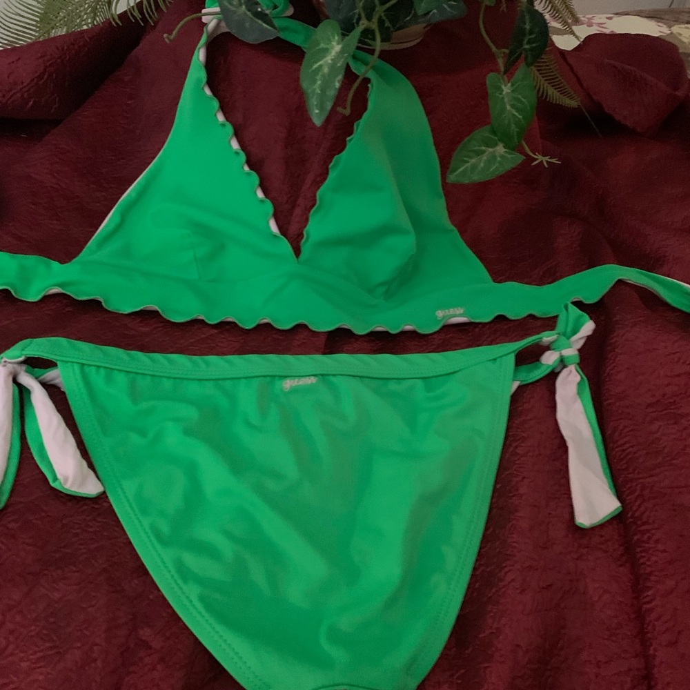 Guess - Picture 2 of 5